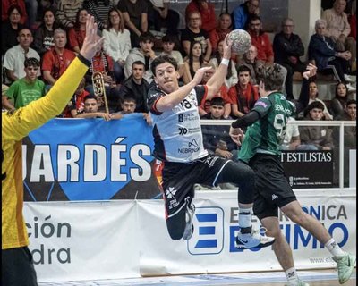 El Atl�tico Nov�s arrolla al Calvo Xiria por 41-25 y escala hasta la segunda posici�n