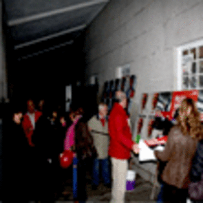 ESPECIAL - PEGADA DE CARTELES E INICIO DE CAMPAA ELECCIONES GENERALES 2011 EN EL BAIXO MIO