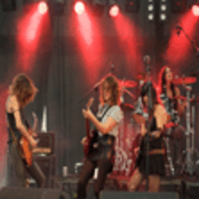 LAS CULEBRAS Y THE PRETTY SHIRTS ACTUAN HOY DA 5 DE ENERO EN LA HACIENDA EN O ROSAL