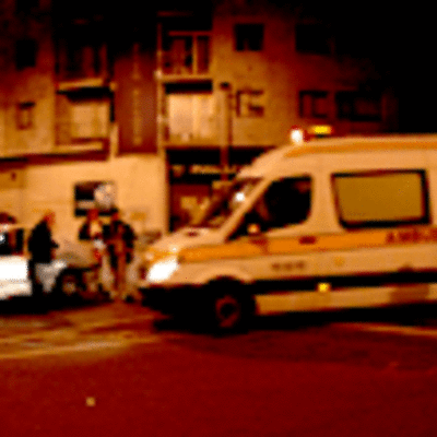 ESPECIAL - UN MOTORISTA RESULTA HERIDO EN UN ACCIDENTE EN LA CALLE GALICIA DE A GUARDA