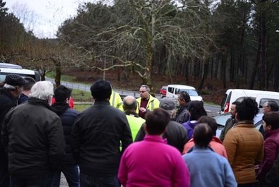 Veciños de Tomiño impiden a tala de frondosas en Cristelos