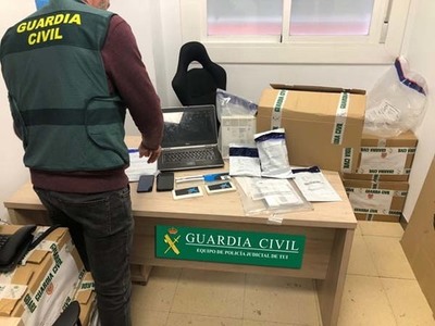 La Guardia Civil desarticula en Lleida una organización que se dedicaba a clonar tarjetas bancarias  