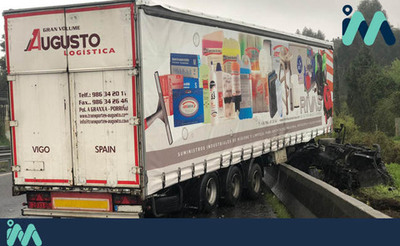 Un accidente de un trailer ocasiona retenciones en la A-55 en Tui