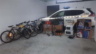 La Guardia Civil desarticula en A Guarda un grupo especializado en robos en garajes y viviendas