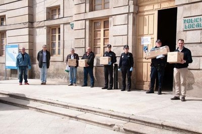 Doados 3.500 pares de luvas de nitrilo para efectivos da Policía Nacional, Protección Civil, Policía Local e Emerxencias do Concello de Tui