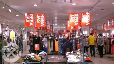 El paro registrado aumenta en 302.365 personas en marzo respecto al mes anterior