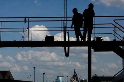 El paro registrado aumenta en 282.891 personas inscritas en el mes de abril