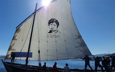 Piueiro iza al viento a Rosalía de Castro en el Día das Letras Galegas