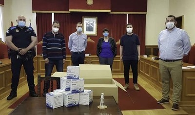 A Asociación El Nor entrega 500 máscaras de seguridade para Policía Local e Protección Civil de Tui