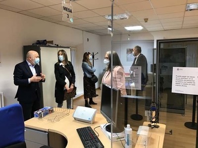 Javier Losada supervisa la adaptación de los servicios del Estado en Galicia, que comienzan su reapertura para atención presencial el lunes