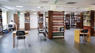 A Biblioteca do Rosal reabre a zona de estudo en sala en mesas individuais