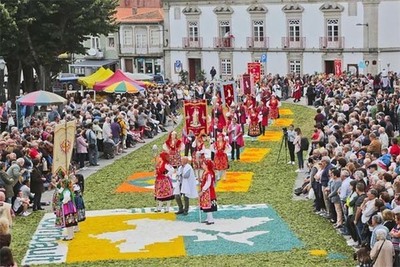 Caminha assinala Solenidade do Corpo de Deus com exposição -Tapetes Floridos- em fotografia