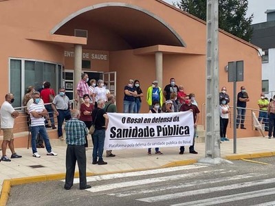 Grande respaldo da veciñanza á concentración da Plataforma para a Defensa da Sanidade do Rosal