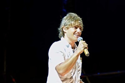 Roi Casal actúa hoxe domingo no Teatro Municipal de Tui co seu concerto -As músicas do Camiño-