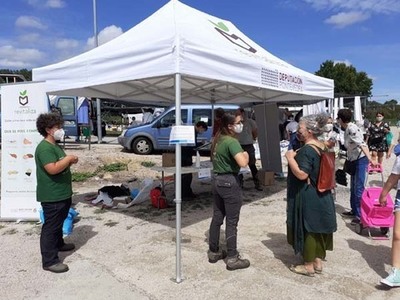 -Éxito absoluto- da carpa informativa do revitaliza en Tui 