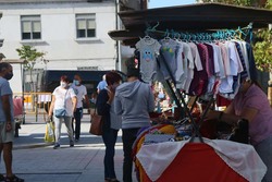 A praza de Avelino Vicente congrega o Mercado Artesanal esta fin de semana