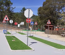 O Concello de Tui acometeu obras de mantemento e conservación en todos os centros educativos con fondos propios e da Deputación