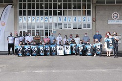 Entrepot Naval se sube al barco del Guardés