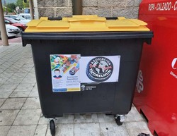 Colocados dous contedores para a recollida solidaria de tapóns na praza de Abastos e no Punto Limpo de Tui