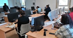 Unha vintena de tomiñesas aprenden recursos de internet para mellorar a súa competitividade laboral