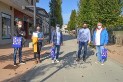 O xurado do programa -Vilas en flor- visita Tomiño para coñecer os avances en temas paisaxísticos e medioambientais