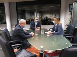 El conselleiro de Sanidad, el gerente de la EOXI de Vigo y la delegada territorial analizan la situación sanitaria del área