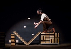 Xampatito Pato presenta este venres no Teatro Municipal de Tui o espectáculo de circo-teatro: -Só-