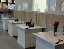 A Deputación leva ao mercado de Tomiño a  mostra das -barbis intervidas- para concienciar sobre a necesidade de rachar coa violencia machista