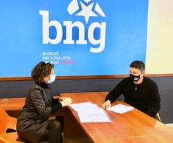 O deputado do BNG, Manuel Lourenzo, visita Tomiño para interesarse polos problemas na atención primaria 