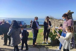 Os Socialistas de Oia iniciaron o reparto de máis de 3.000 máscaras de protección fronte á COVID-19 entre os veciños