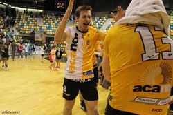 Un Acanor Valinox, se solidariza una vez más