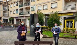 As Socialistas de Tomiño visitando o comercio local no Nadal 2020
