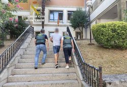 Infominho -  Conjuros y sexo como -tratamiento-: detenido en Arbo un hombre acusado de engaar a sus clientes - 