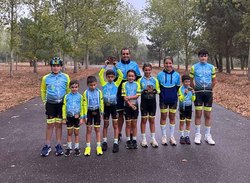 Infominho -  Dos nuevos podios para La Academia Oiense-Miniblues en el Trofeo Pista de As Faias de O Rosal - 