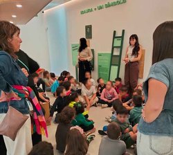 Infominho -  Ms de 700 estudiantes de Tomio visitan el nuevo Espazo Isaura Gmez - 