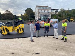 Infominho -  A Guarda mejora el aparcamiento de Fnola con trabajos de asfaltado para evitar baches y filtraciones - 