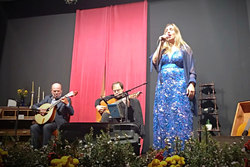 Infominho -  Juliana Duarte emociona en Ancora durante la noche de fados de la SIRA - 