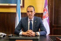 Infominho - Enrique Cabaleiro elogia la intervención policial que evitó heridos durante el atraco en Tui - Infominho - Enrique Cabaleiro elogia la intervención policial que evitó heridos durante el atraco en Tui -