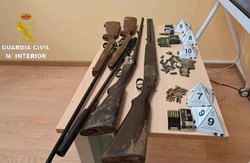 Infominho -  La investigaci�n del atraco en Tui destapa un arsenal en casa del detenido - 