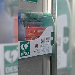 Infominho -  Salceda de Caselas refuerza su protecci�n cardiaca con un DESA 24 horas en la Plaza del Concello - 