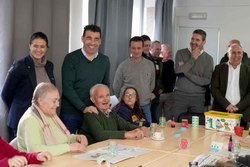 Infominho -  Luis L�pez presenta en Tomi�o tres planes de acci�n comunitaria para apoyar a colectivos vecinales - 