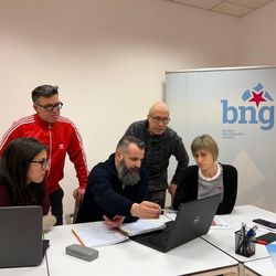 Infominho -  El BNG de A Guarda desmiente al alcalde con datos del INE sobre la p�rdida de negocios - 