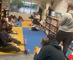 Infominho -  La biblioteca de O Rosal se llena de vida con los Venres Rebuldeiros, un programa familiar de �xito - 