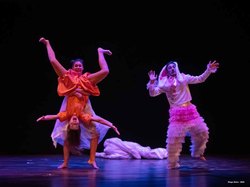 Infominho - Tui acoge este viernes -O arcón de Noa- de la compañía Amarelo en el Teatro Municipal - Infominho - Tui acoge este viernes -O arcón de Noa- de la compañía Amarelo en el Teatro Municipal -