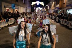 Infominho - Música, color y talento: Tomiño vibra con 20 comparsas en su Venres de Foliada - Infominho - Música, color y talento: Tomiño vibra con 20 comparsas en su Venres de Foliada -
