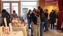 Infominho -  El Espazo Sociocultural de Tui acoge el II Mercado Elas Facedoras con 20 artesanas - 