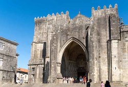 Infominho -  Tui conmemora los 800 a�os de su Catedral con conciertos y mejoras en su museo - 