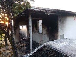 Infominho -  Un incendio en As Neves calcina por completo una vivienda en Santa Eulalia de Batall�ns - 