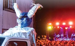 Infominho -  Vila Nova de Cerveira reinventa la tradici�n con -Gospel de Judas- en la Queima de Judas - 