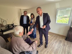 Infominho -  Vila Nova de Cerveira entreg� la primera vivienda rehabilitada del Bairro da Mata Velha - 